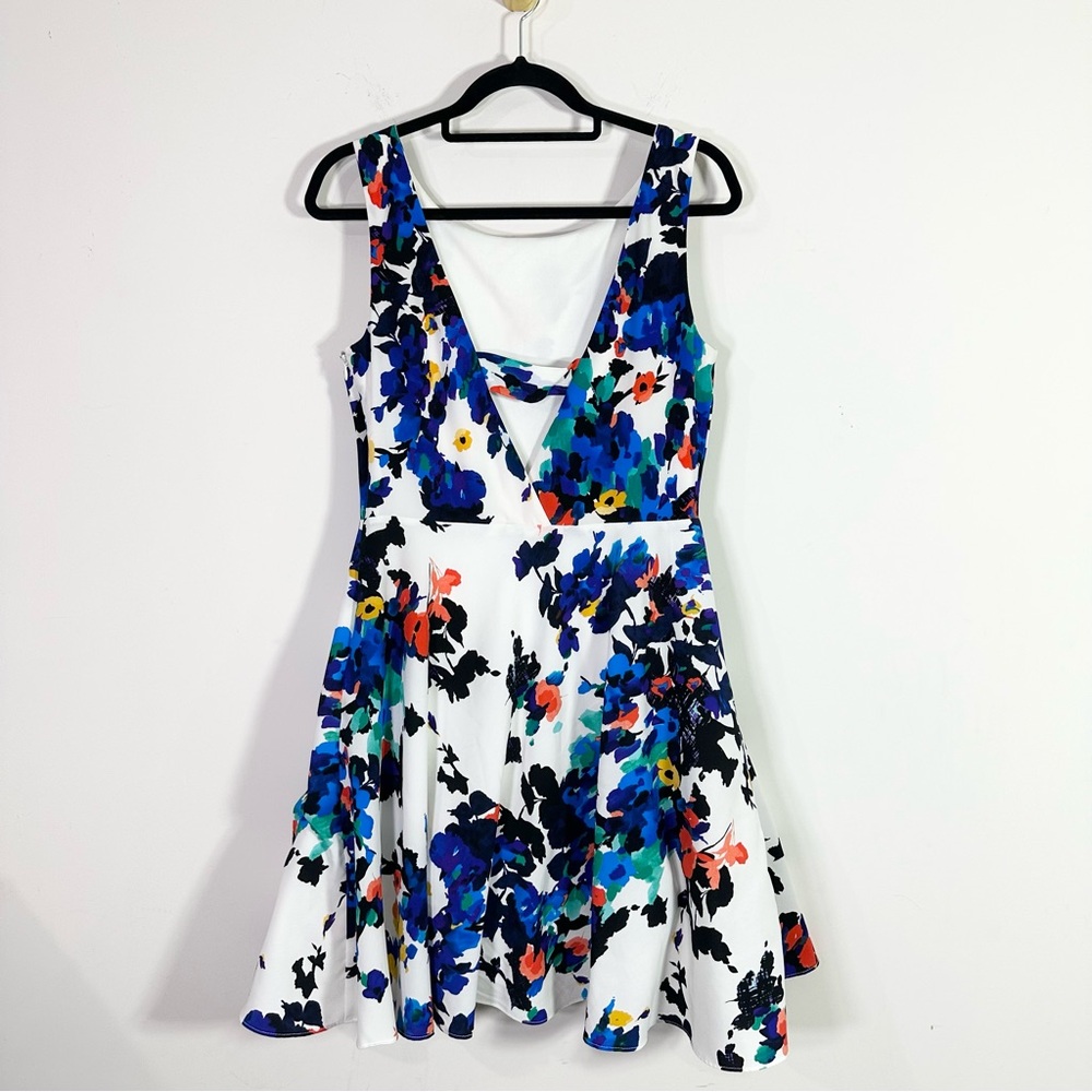 Betsey Johnson White Floral Midi Dress with Blue, Black & Multicolor Print - Picture 4 of 9